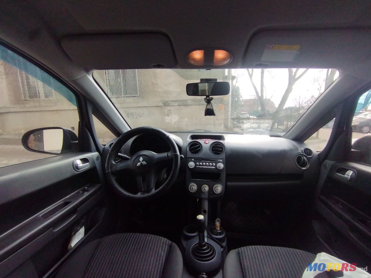 2008' Mitsubishi Colt photo #5