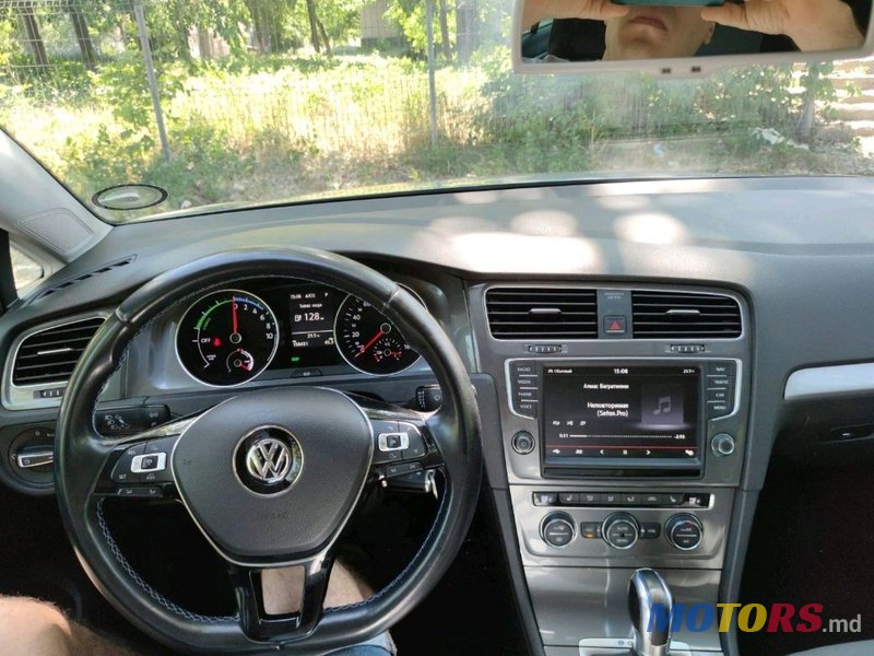 2016' Volkswagen Golf photo #4