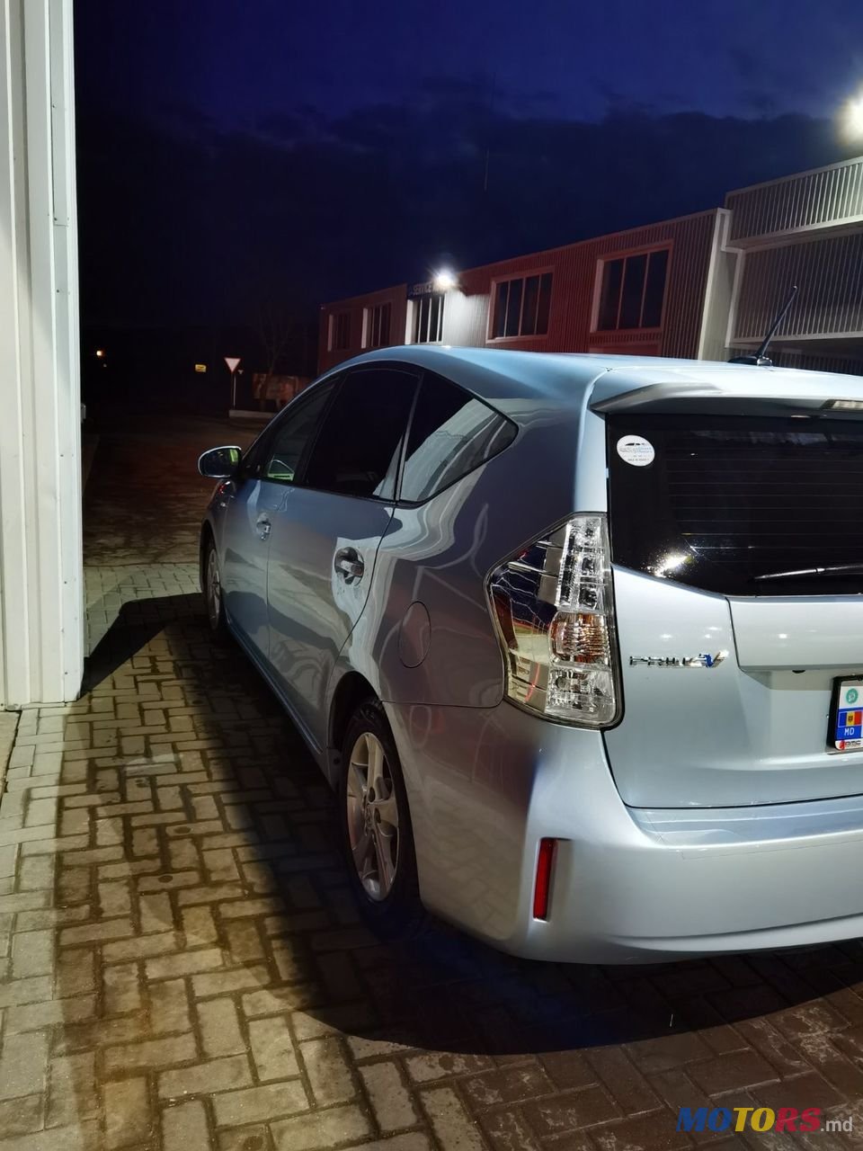 2013' Toyota Prius V photo #5