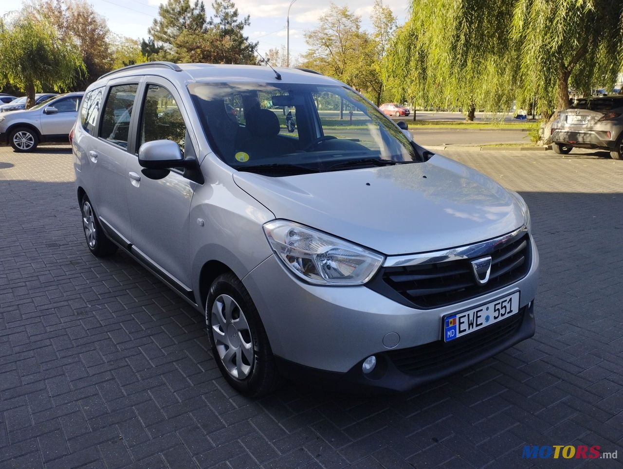 2013' Dacia Lodgy photo #1