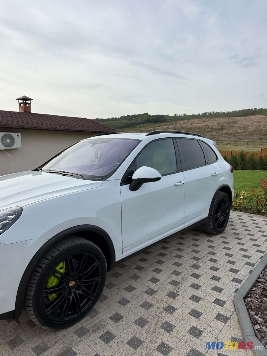 2015' Porsche Cayenne photo #5
