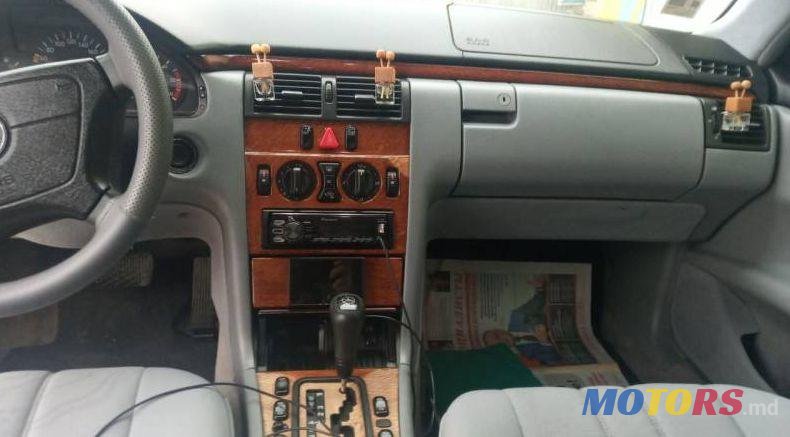 1999' Mercedes-Benz E photo #3