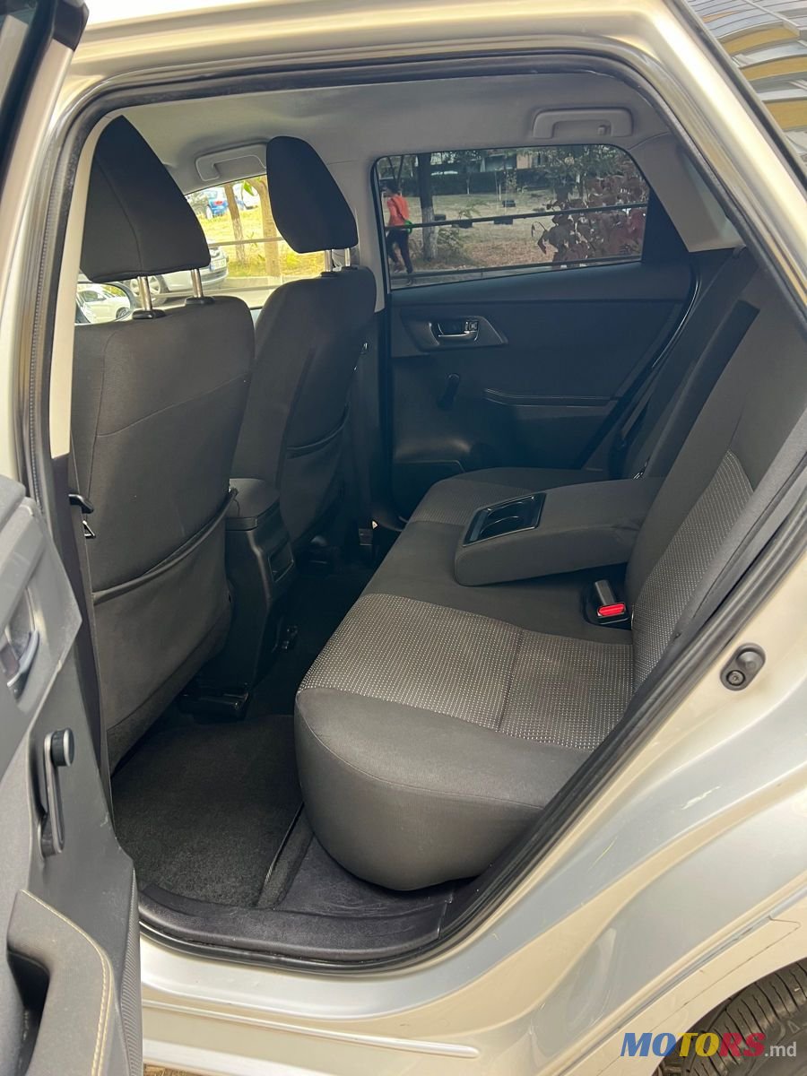 2013' Toyota Auris photo #4