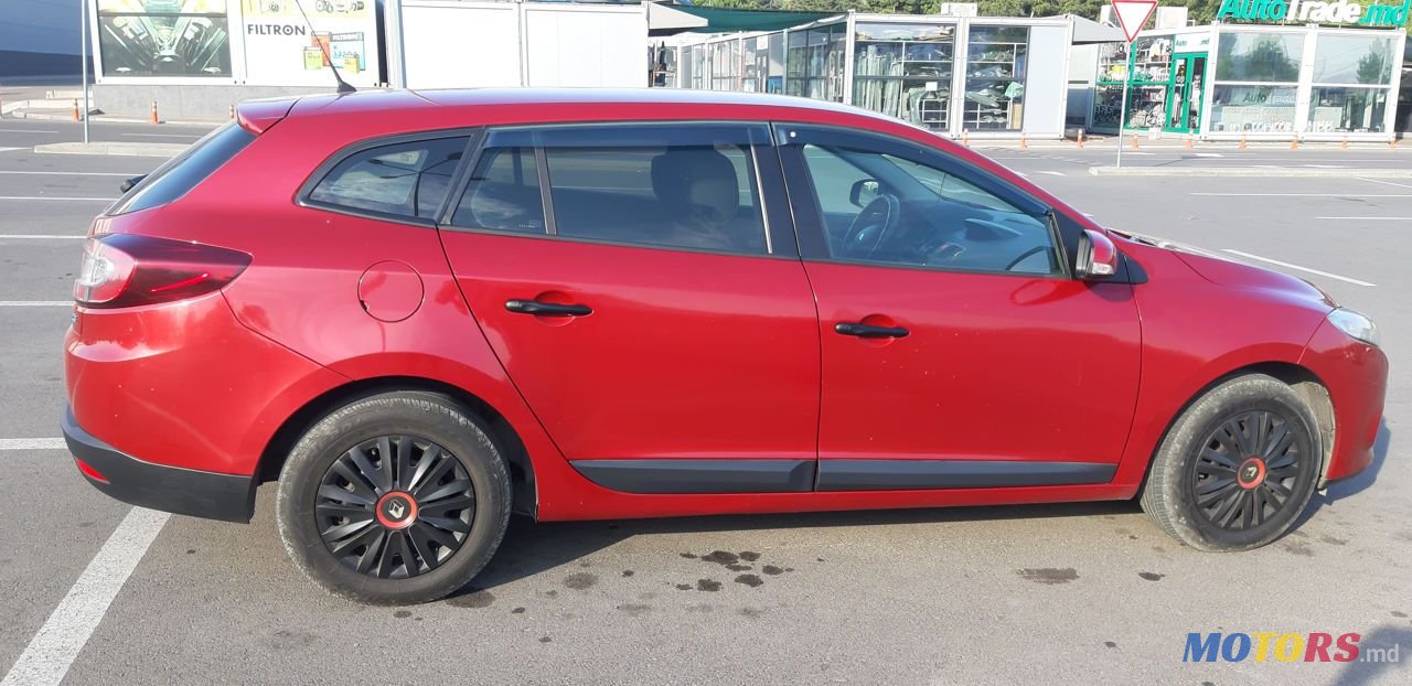 2011' Renault Megane photo #1