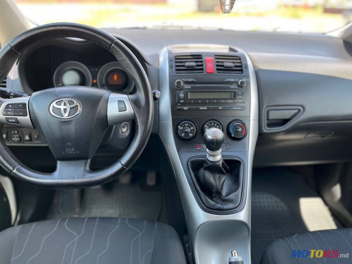 2010' Toyota Auris photo #3