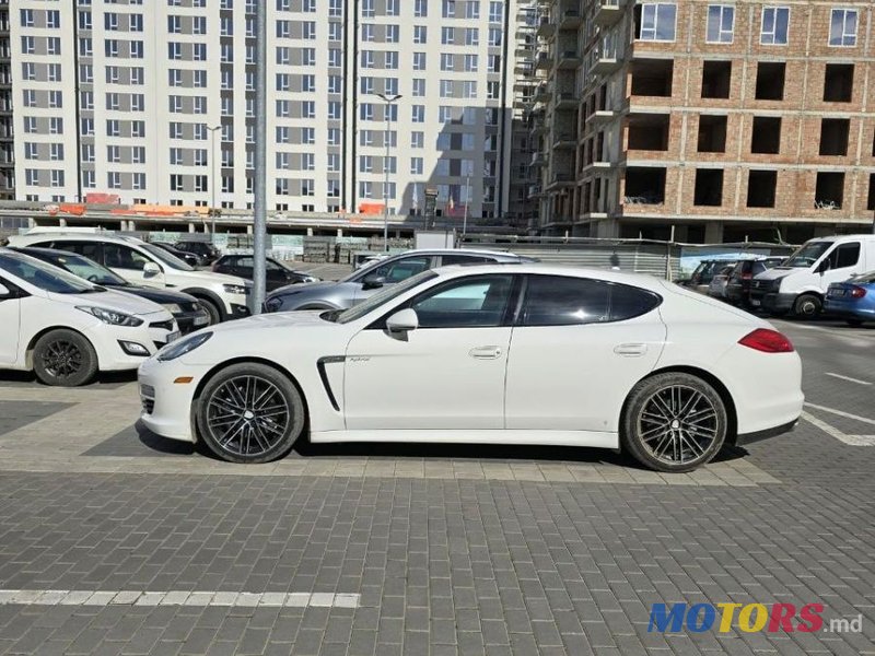 2012' Porsche Panamera photo #2