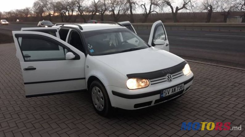 2001' Volkswagen Golf photo #3