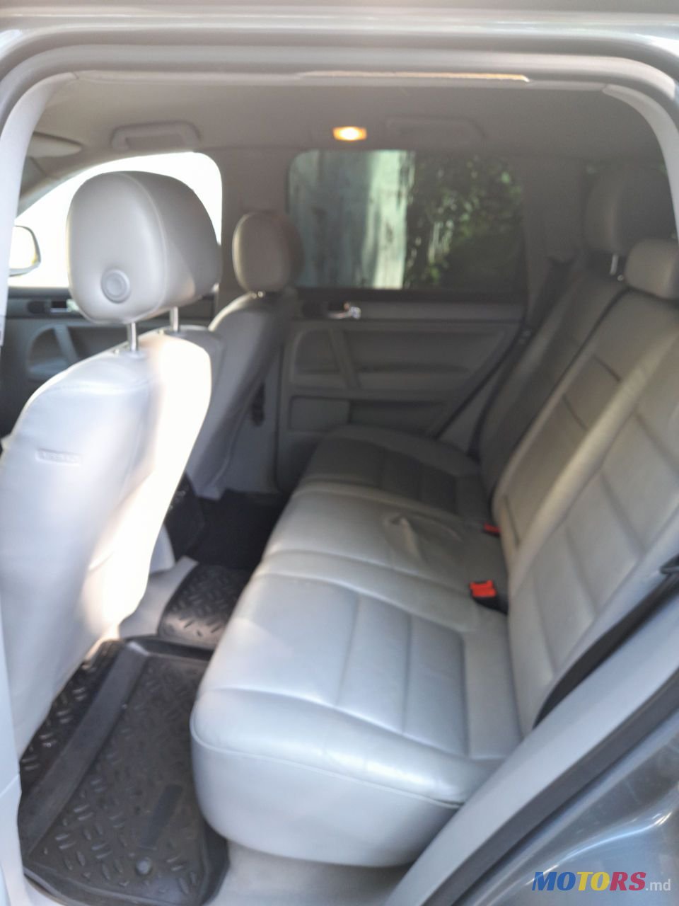 2005' Volkswagen Touareg photo #6