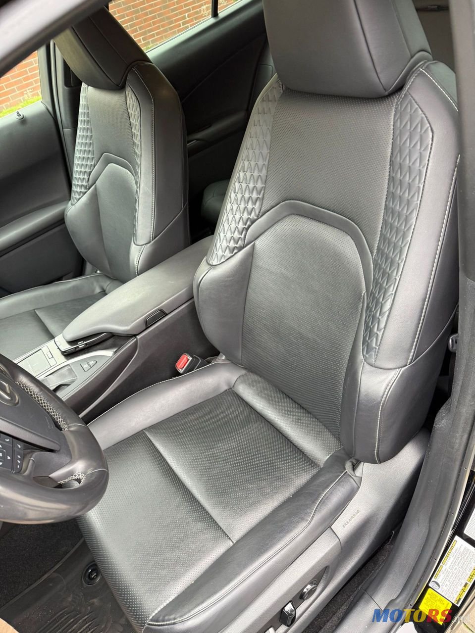 2019' Lexus UX photo #6