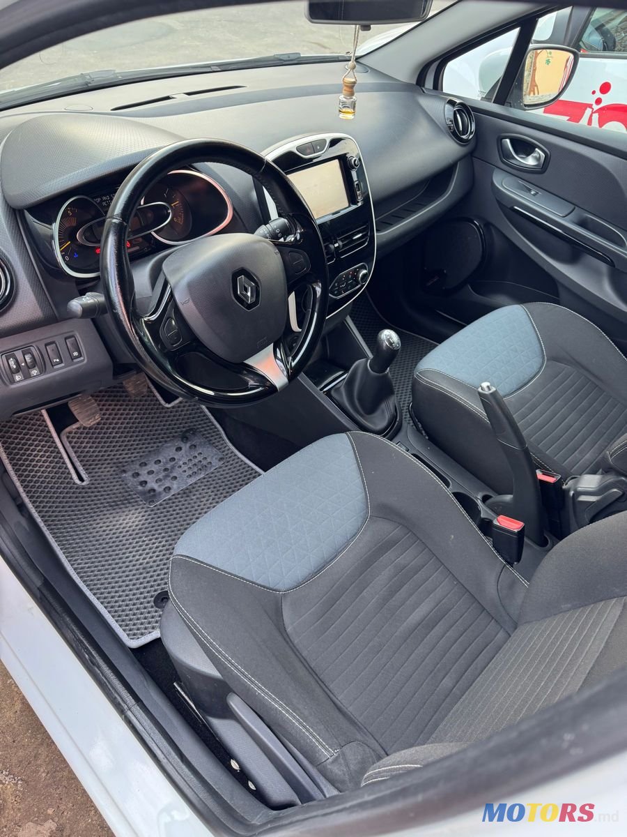2015' Renault Clio photo #6