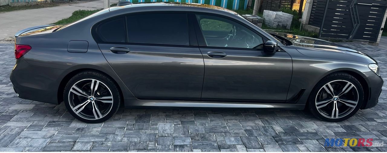 2016' BMW 7 Series photo #2