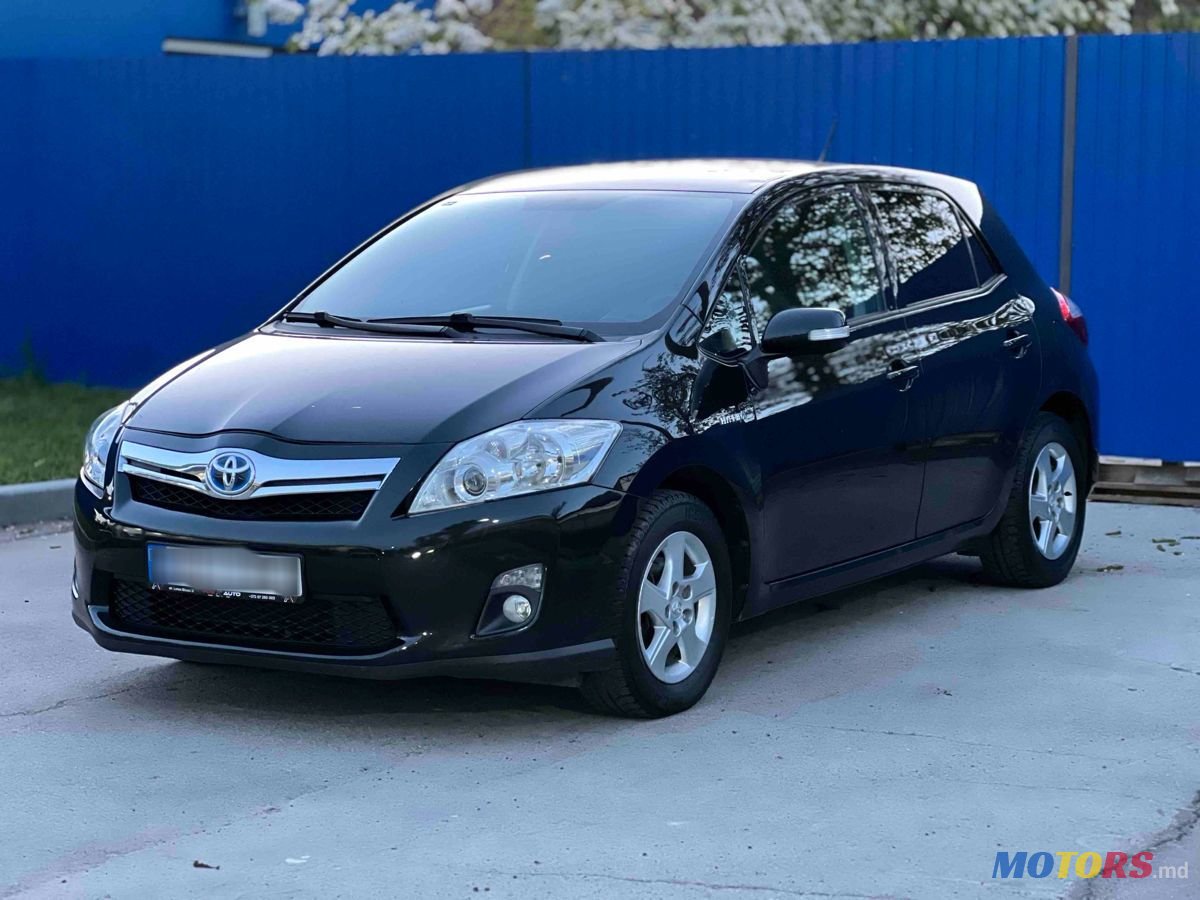 2011' Toyota Auris photo #2