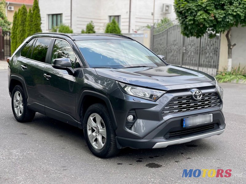 2019' Toyota RAV4 photo #2