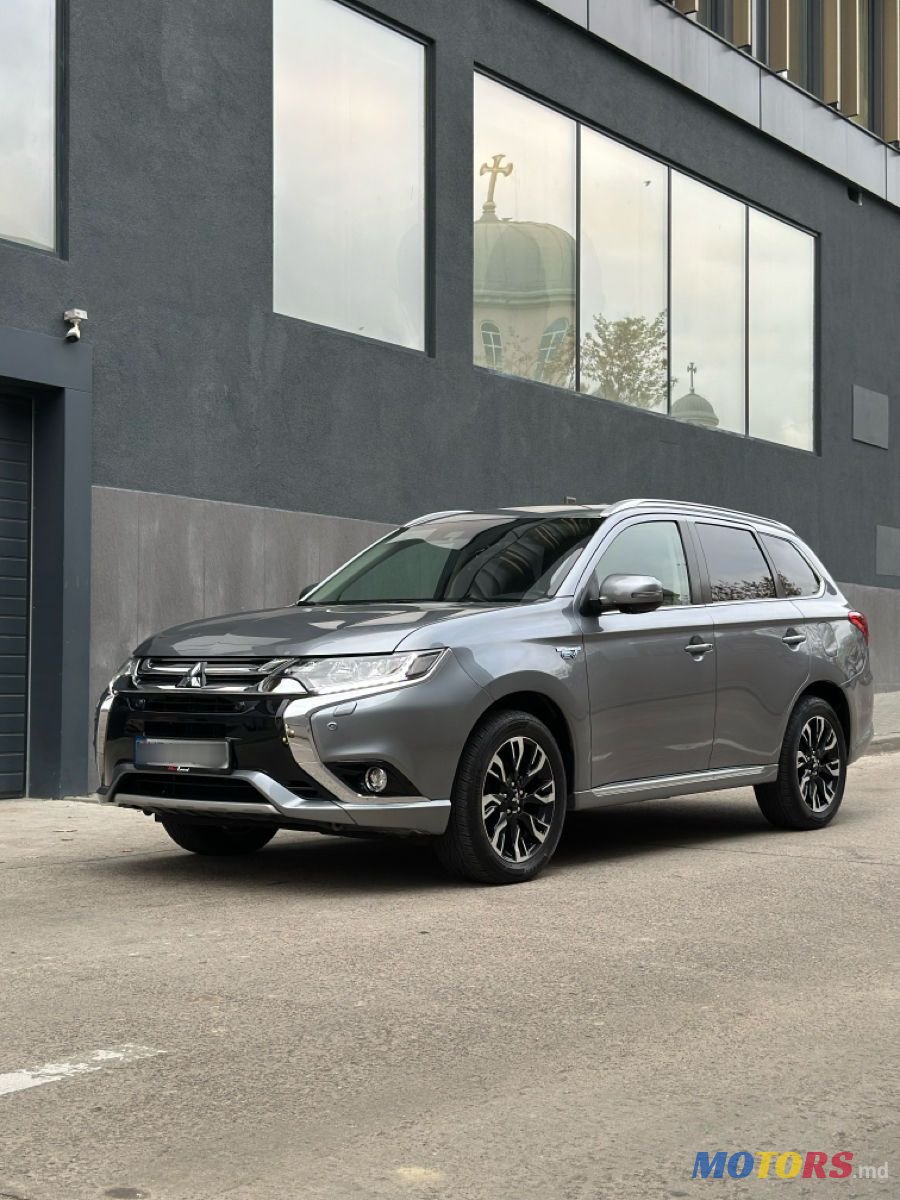 2018' Mitsubishi Outlander photo #1