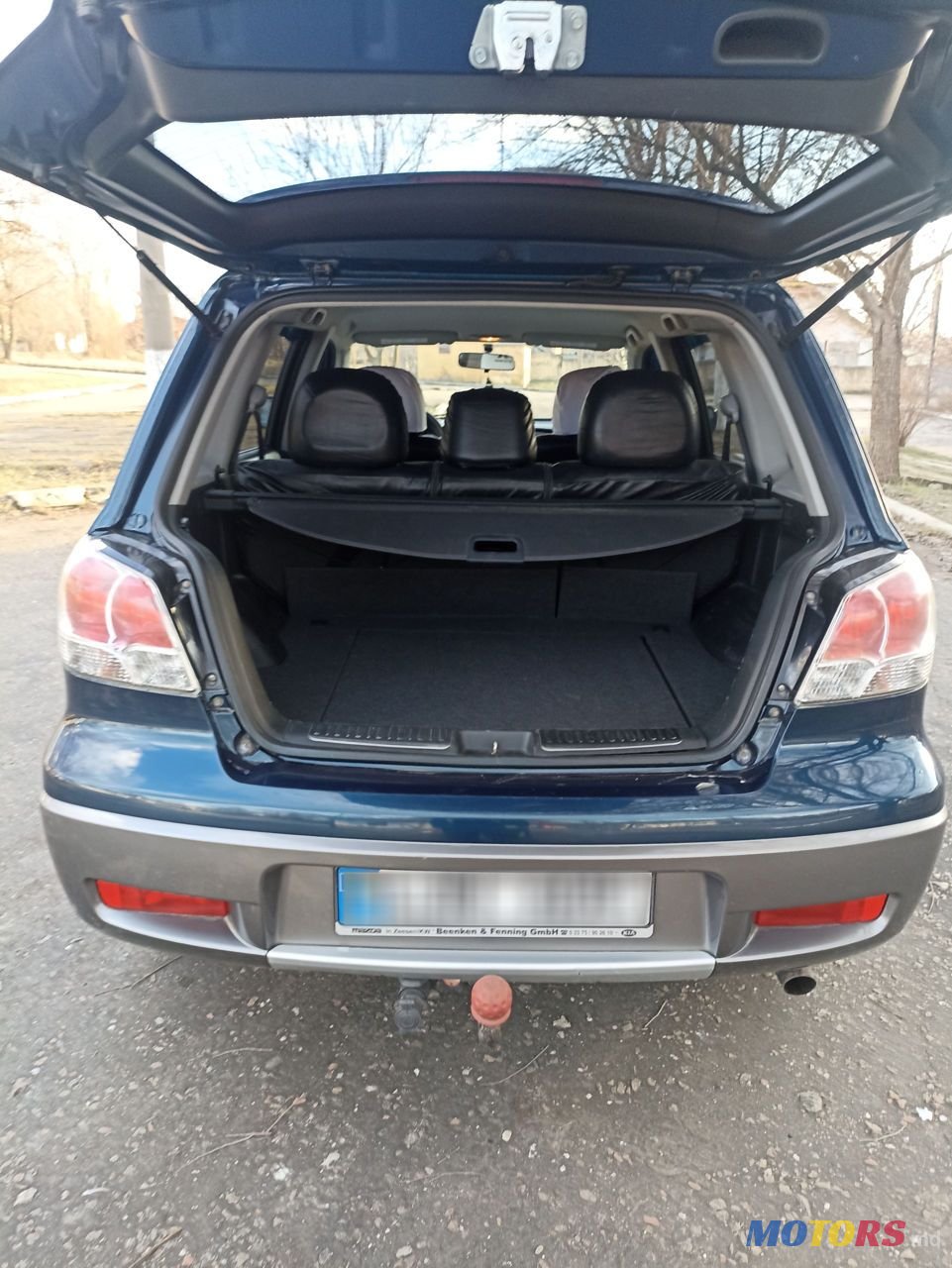 2004' Mitsubishi Outlander photo #5