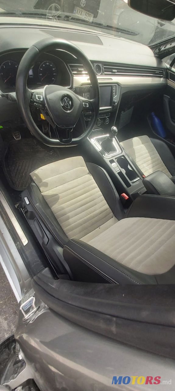 2015' Volkswagen Passat photo #6