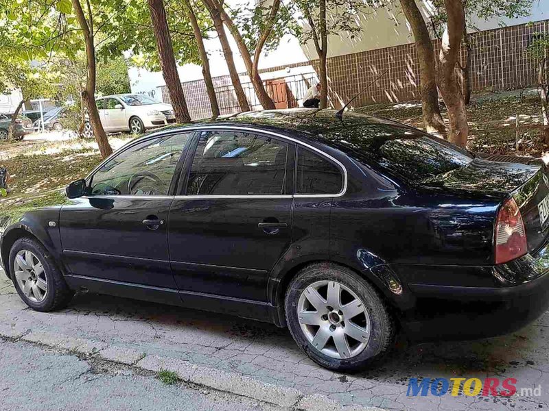 2004' Volkswagen Passat photo #6