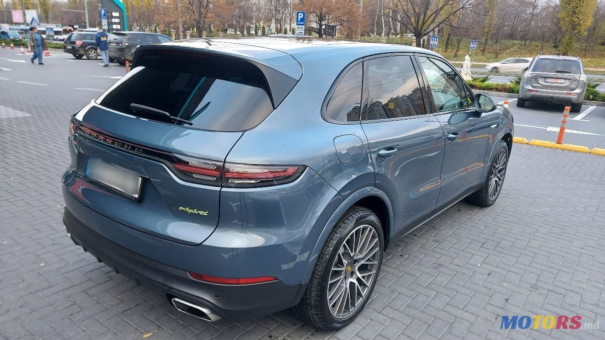 2019' Porsche Cayenne photo #2