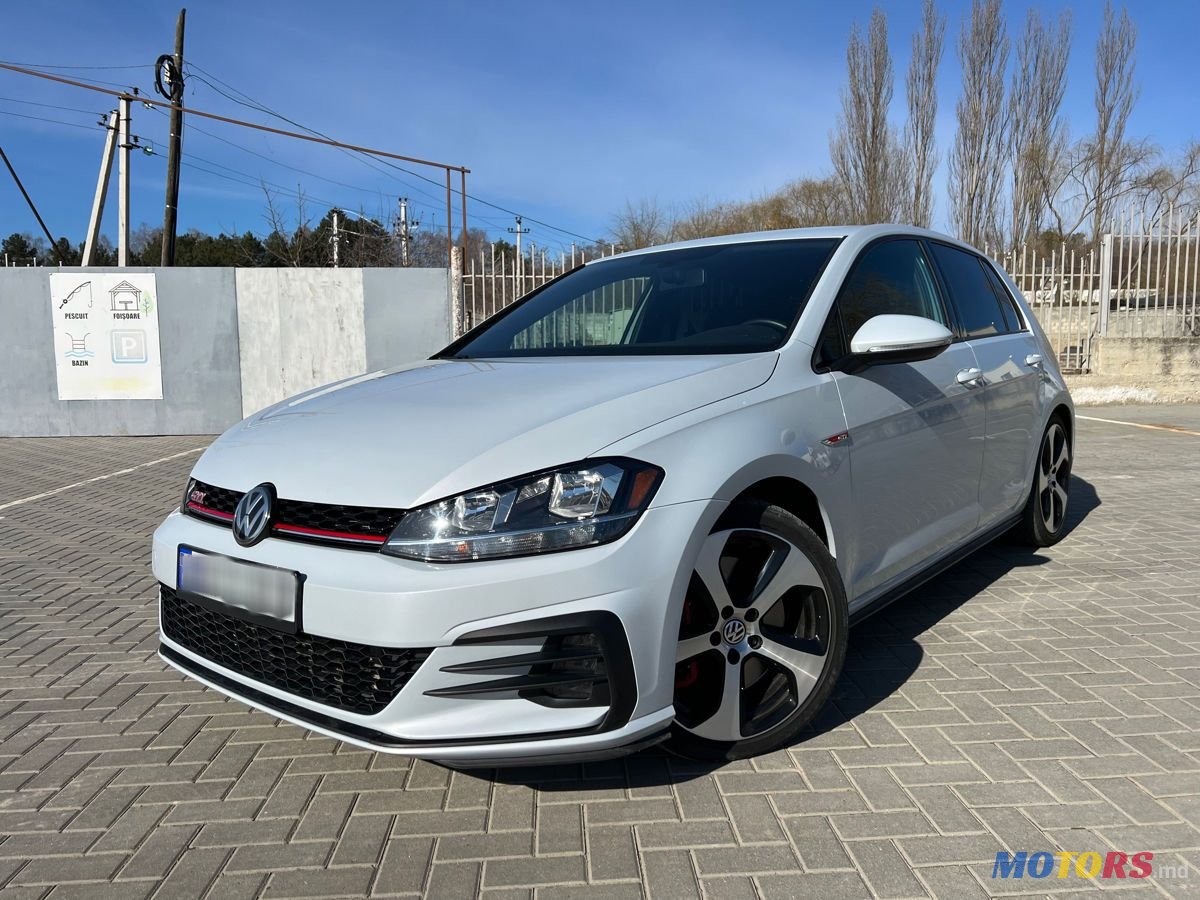 2019' Volkswagen Golf photo #2