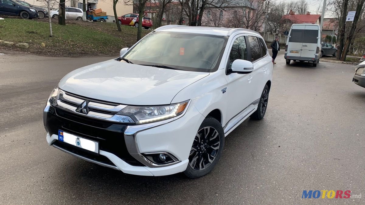 2018' Mitsubishi Outlander photo #1