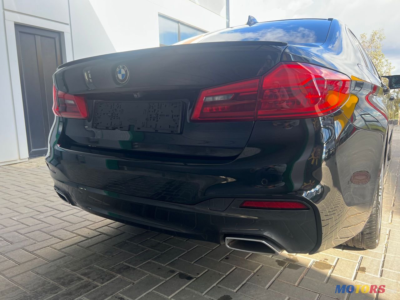 2017' BMW 5 Series photo #2