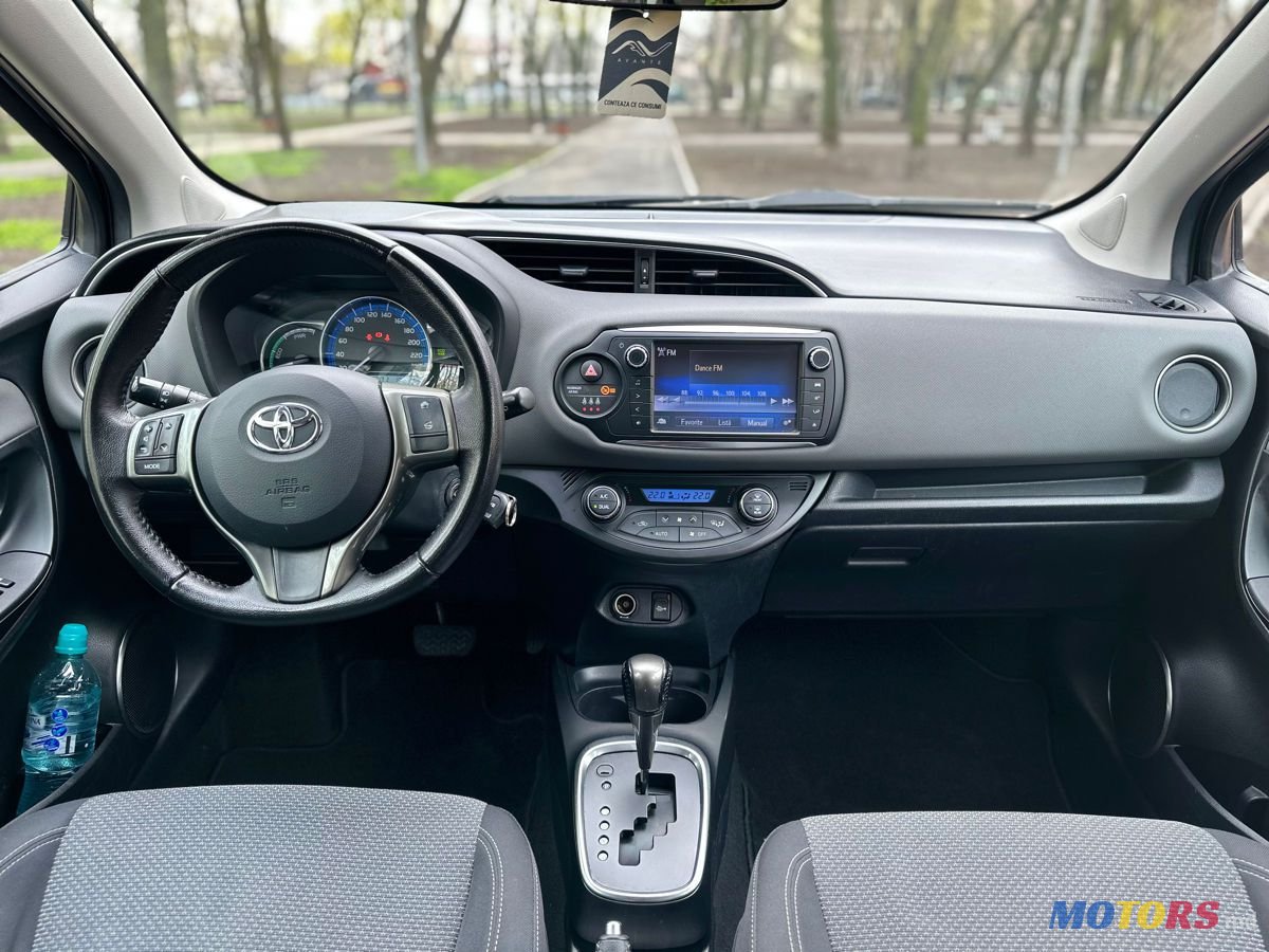 2015' Toyota Yaris photo #6