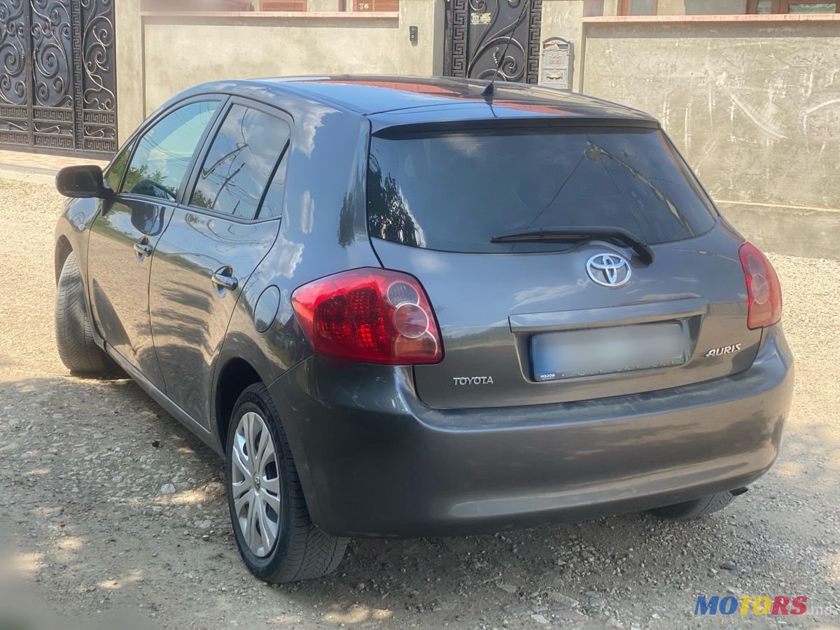 2009' Toyota Auris photo #2