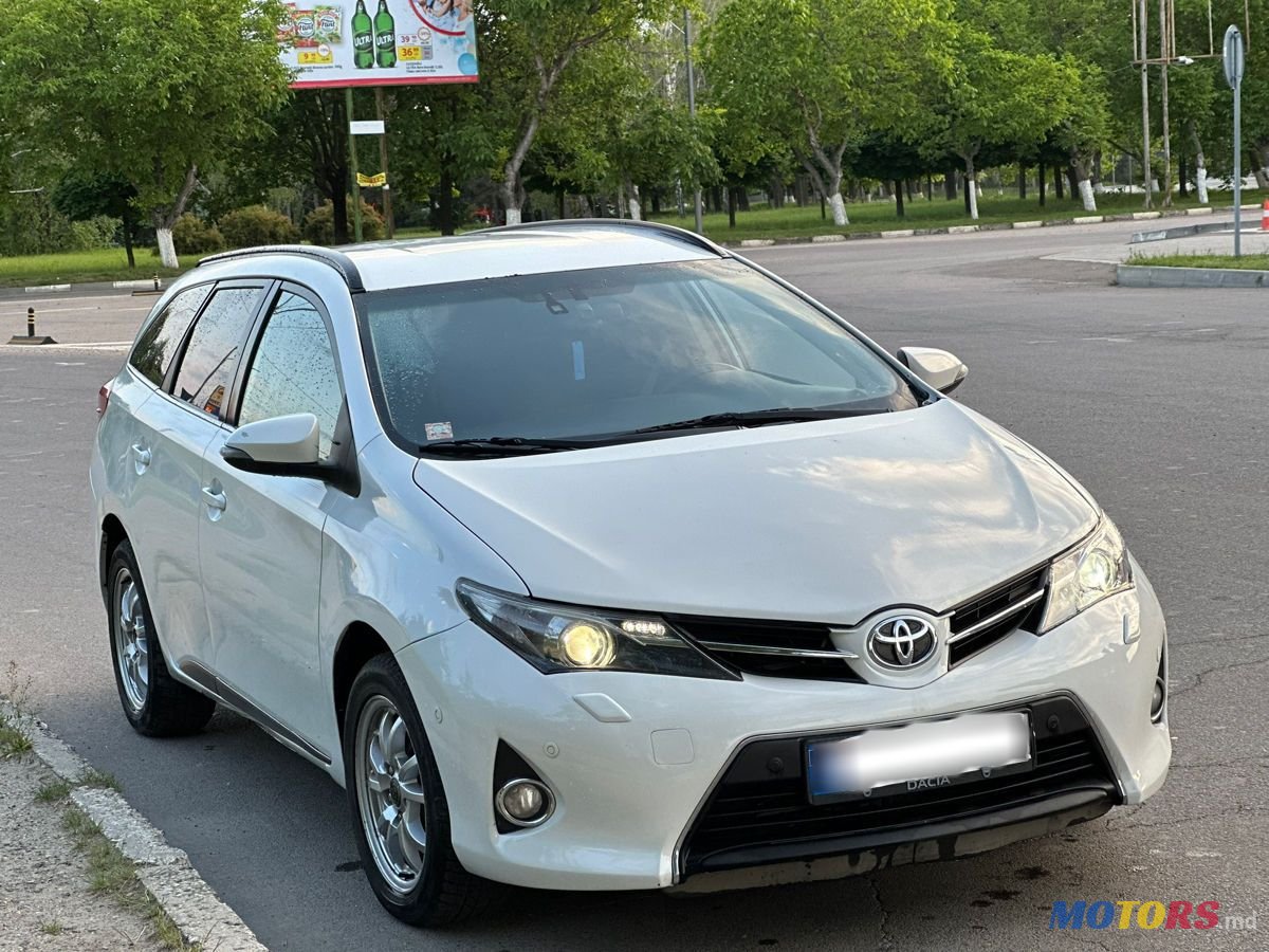 2014' Toyota Auris photo #1