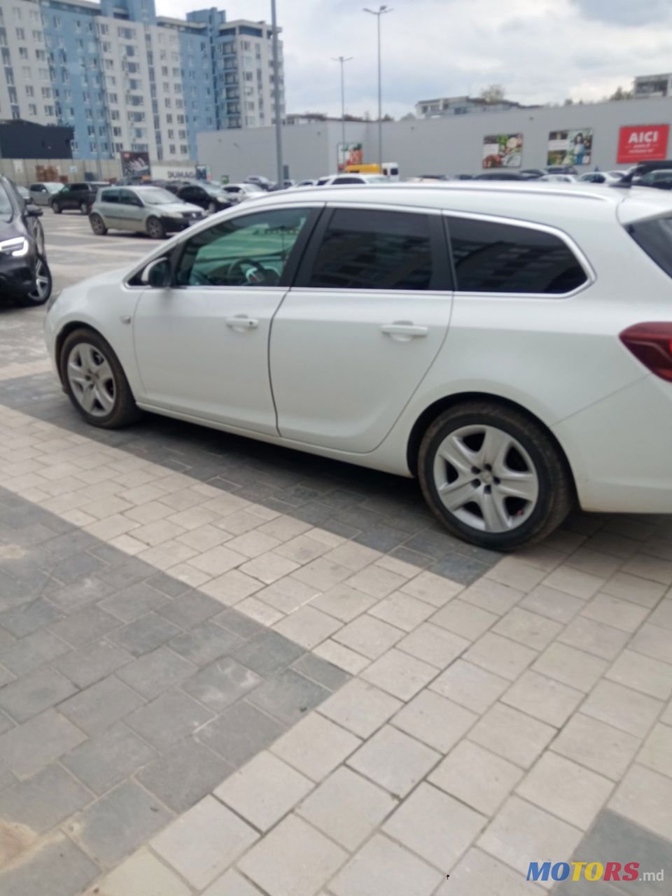 2013' Opel Astra photo #2