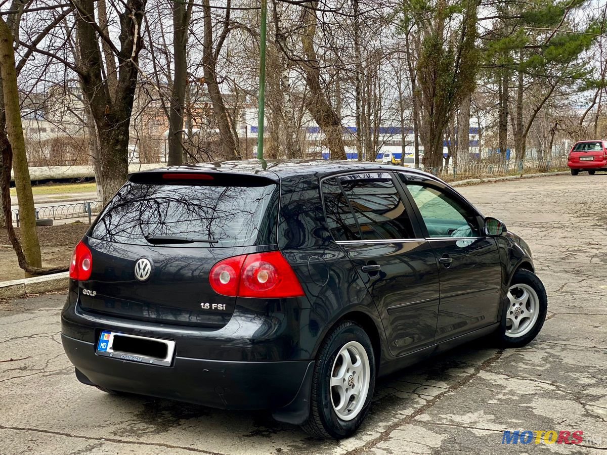 2005' Volkswagen Golf photo #2