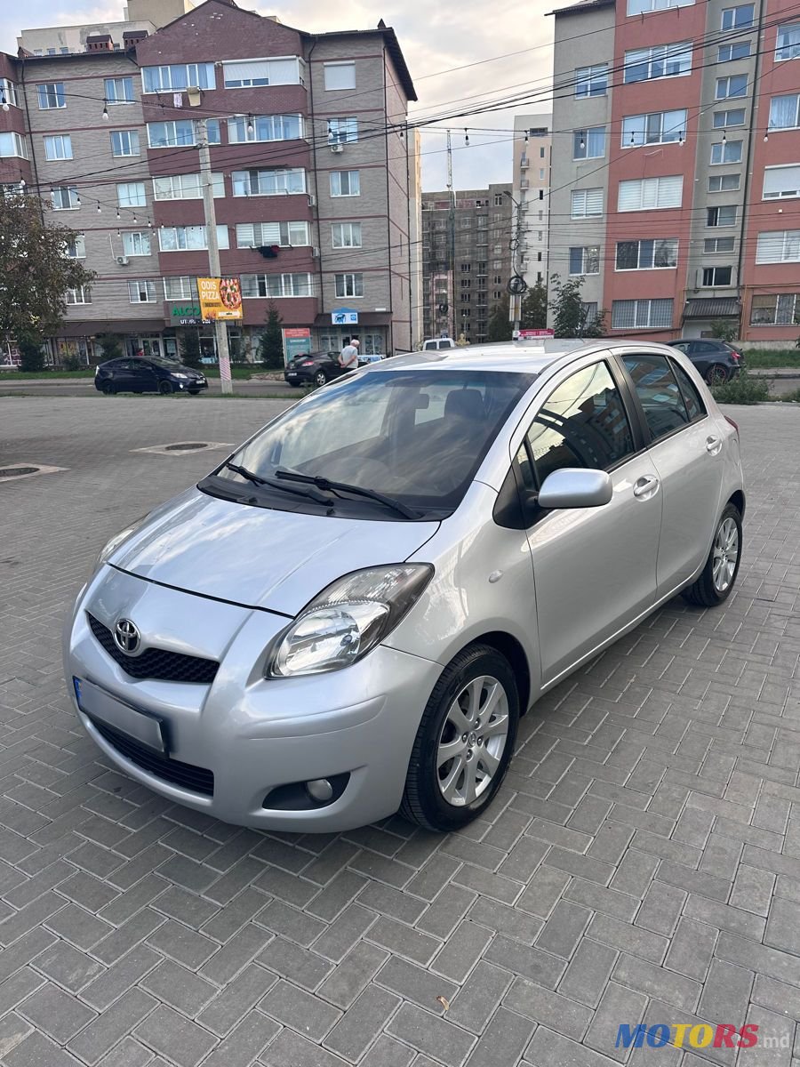 2011' Toyota Yaris photo #2