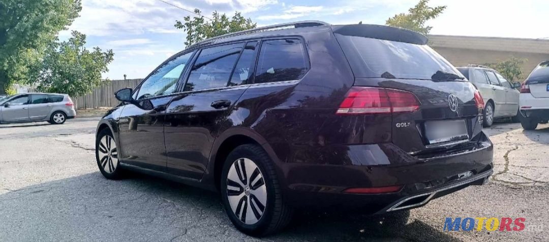 2018' Volkswagen Golf photo #4