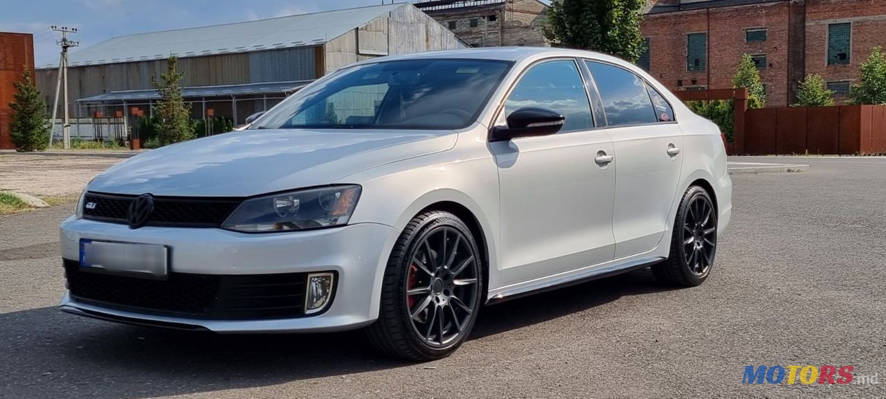 2012' Volkswagen Jetta photo #4