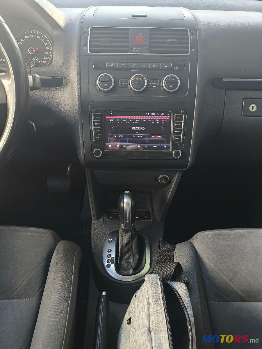 2014' Volkswagen Touran photo #5