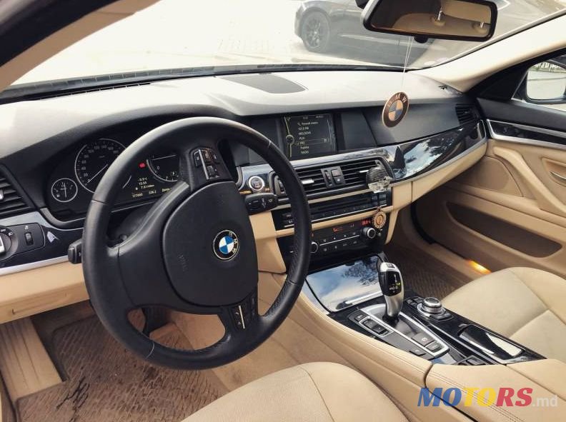 2012' BMW 5 photo #6