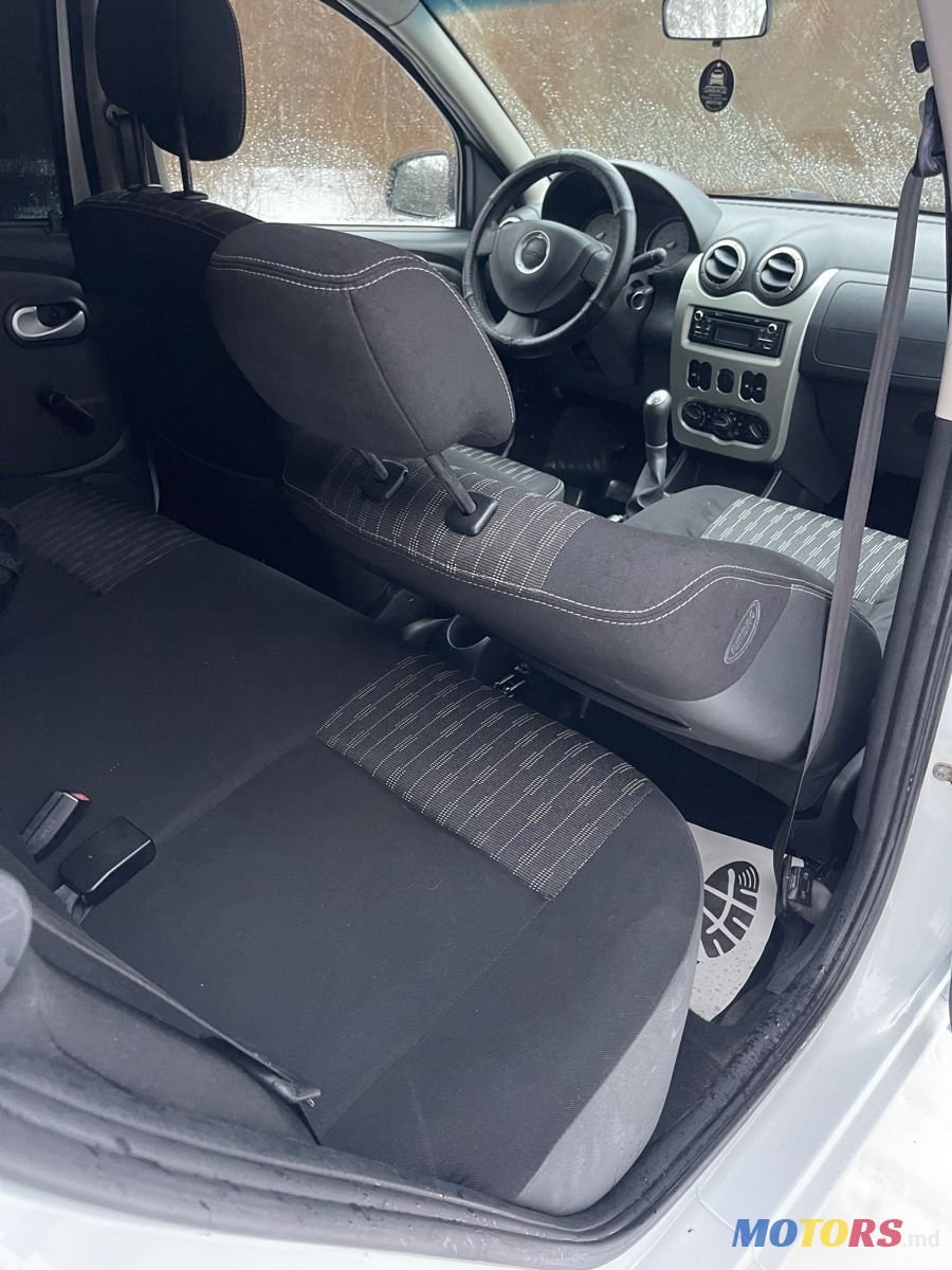 2012' Dacia Sandero photo #6