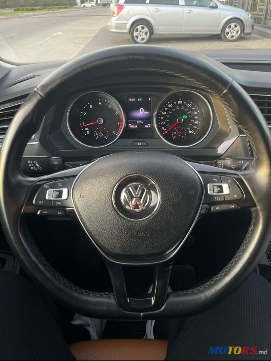 2019' Volkswagen Tiguan photo #4