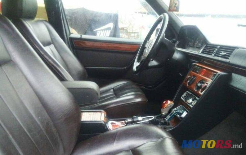 1993' Mercedes-Benz 124 photo #1