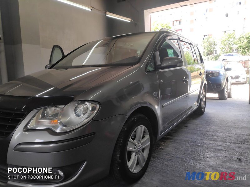 2007' Volkswagen Touran photo #3