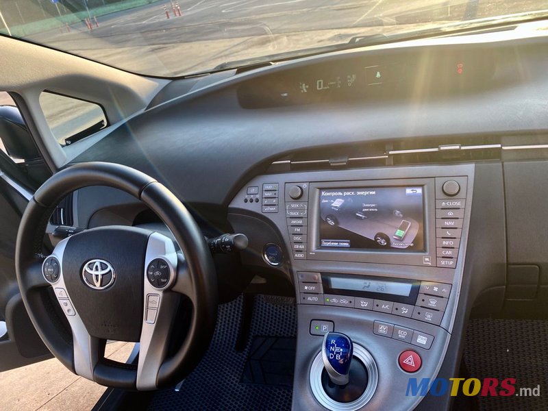 2012' Toyota Prius photo #6