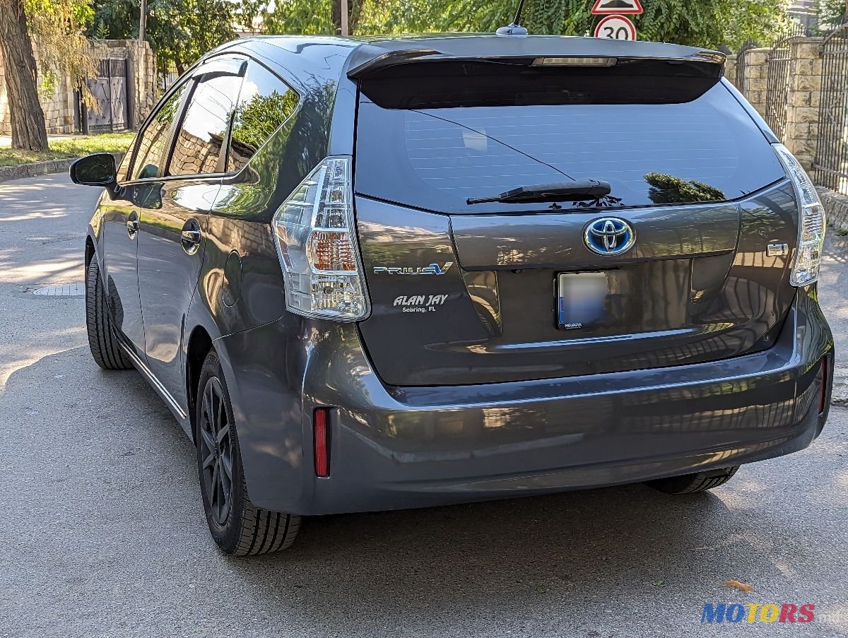 2014' Toyota Prius v photo #4