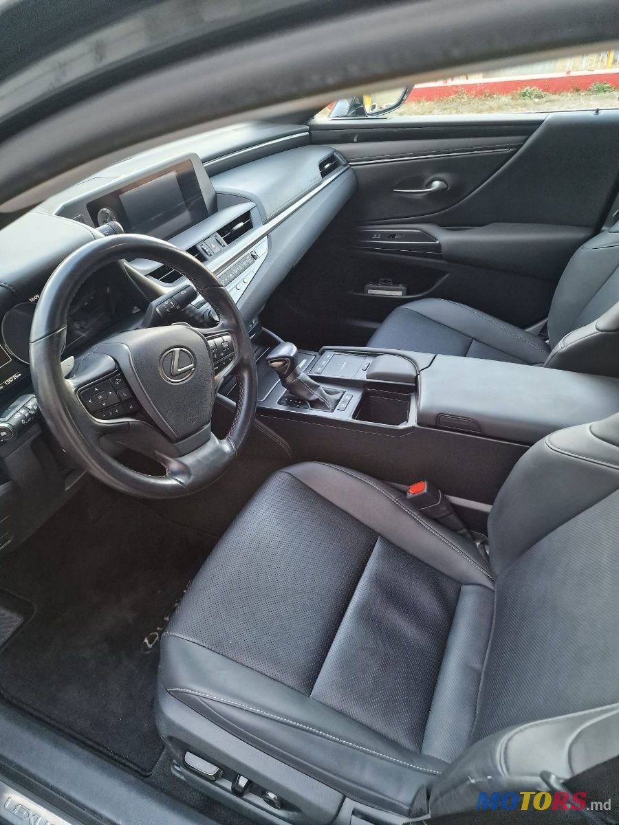 2019' Lexus Es Series photo #3