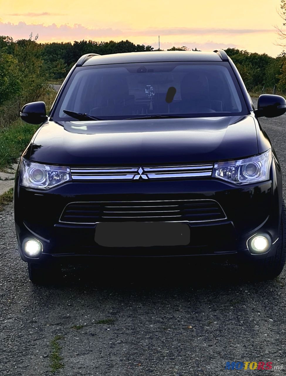 2014' Mitsubishi Outlander photo #1