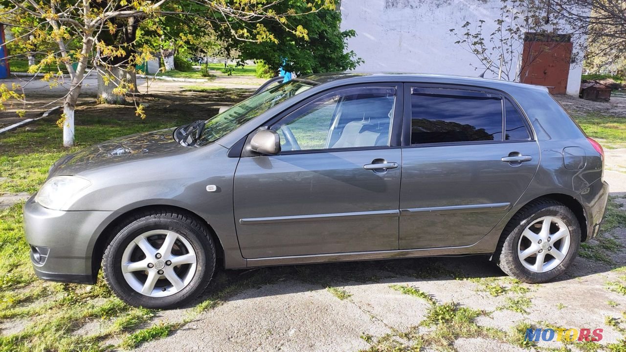 2004' Toyota Corolla photo #1