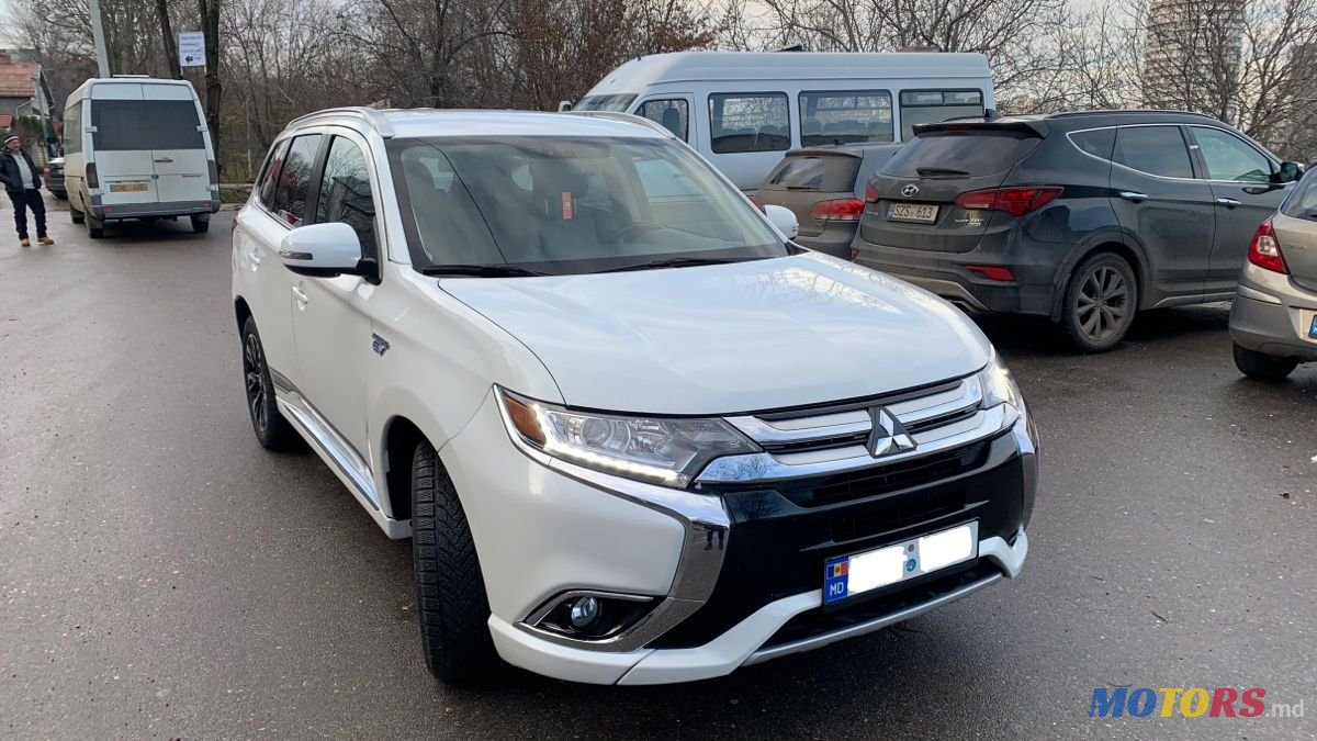 2018' Mitsubishi Outlander photo #5