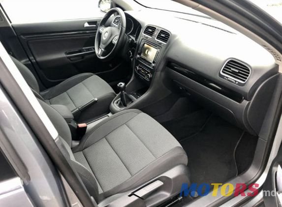 2010' Volkswagen Golf photo #2