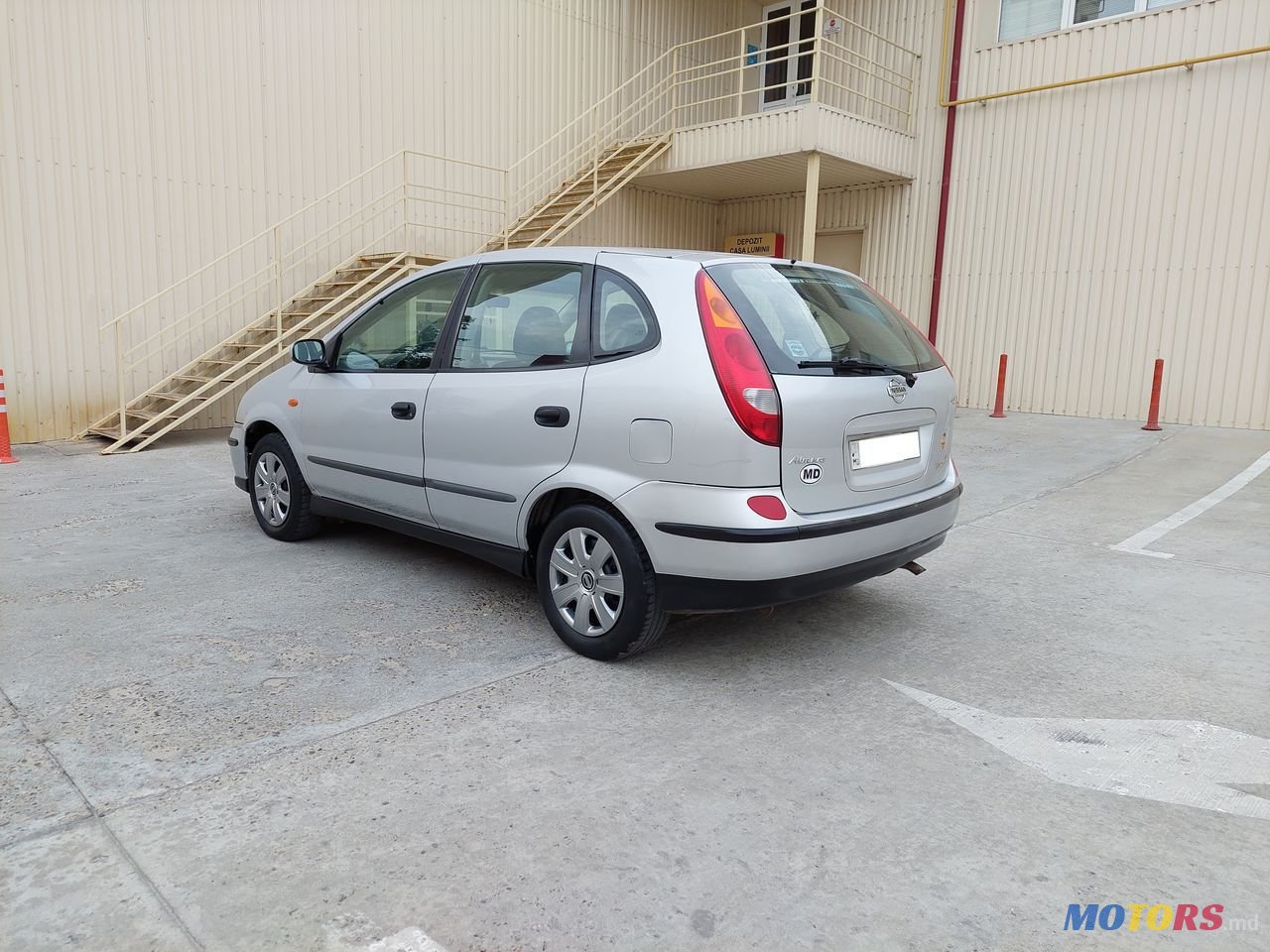 2003' Nissan Almera Tino photo #4