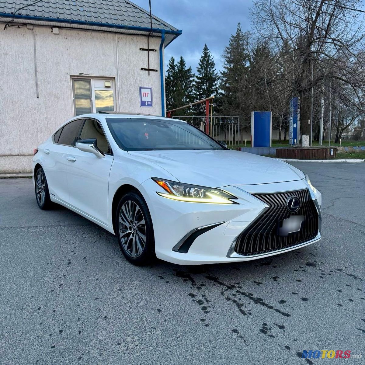 2019' Lexus Es Series photo #3