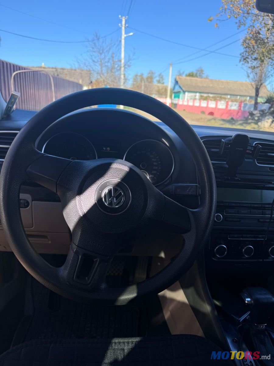 2009' Volkswagen Golf photo #2