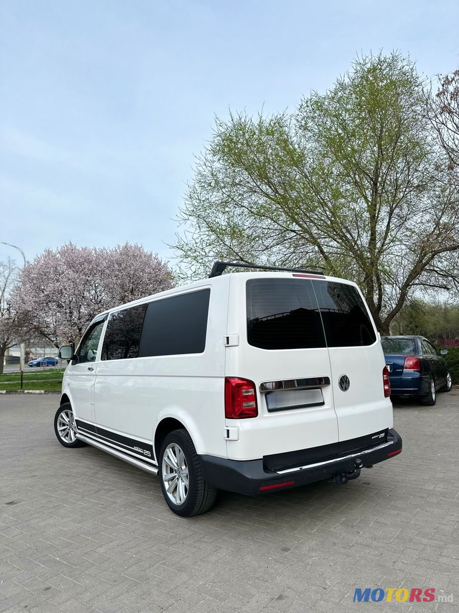 2014' Volkswagen Transporter photo #4